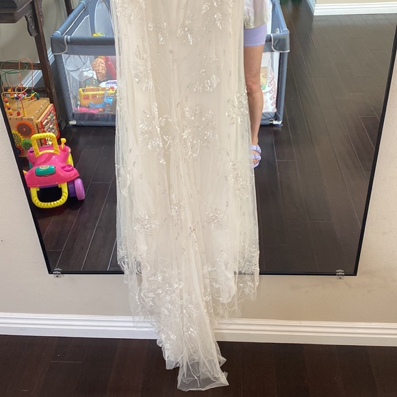 Monique Lhuillier - never been worn! Wedding dress - Picture 6 of 9